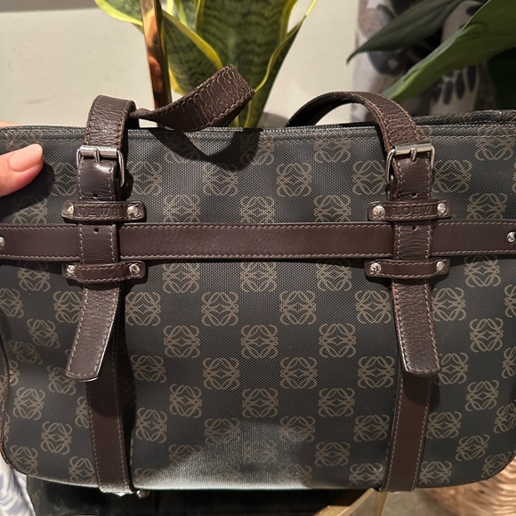 Loewe Anagram Shoulder Bag with COA & generic dustbag - Picture 10 of 16